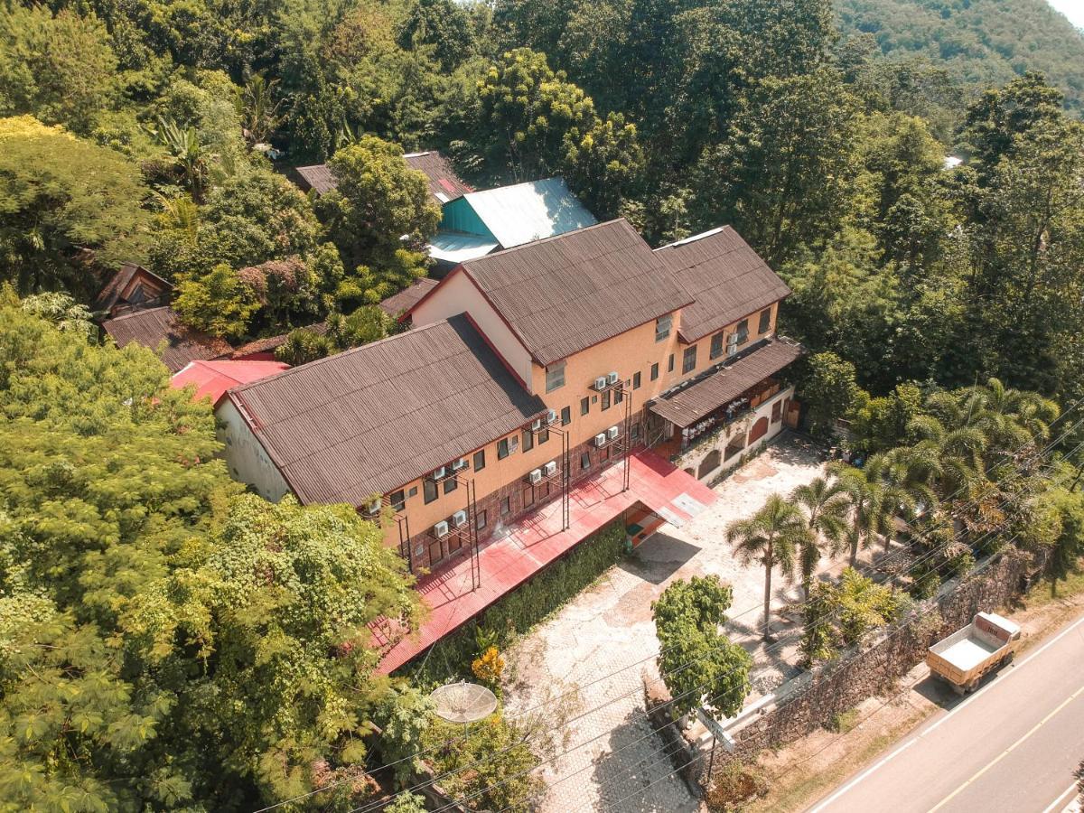 Centro Bajo Hotel&Resto Labuan Bajo Exterior foto