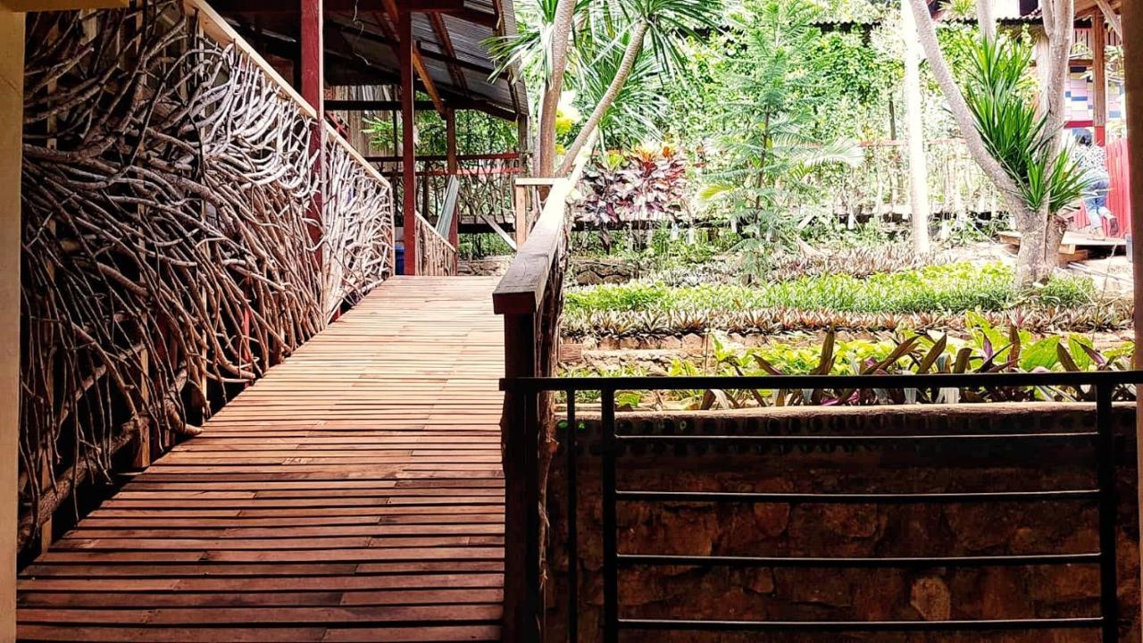 Centro Bajo Hotel&Resto Labuan Bajo Exterior foto