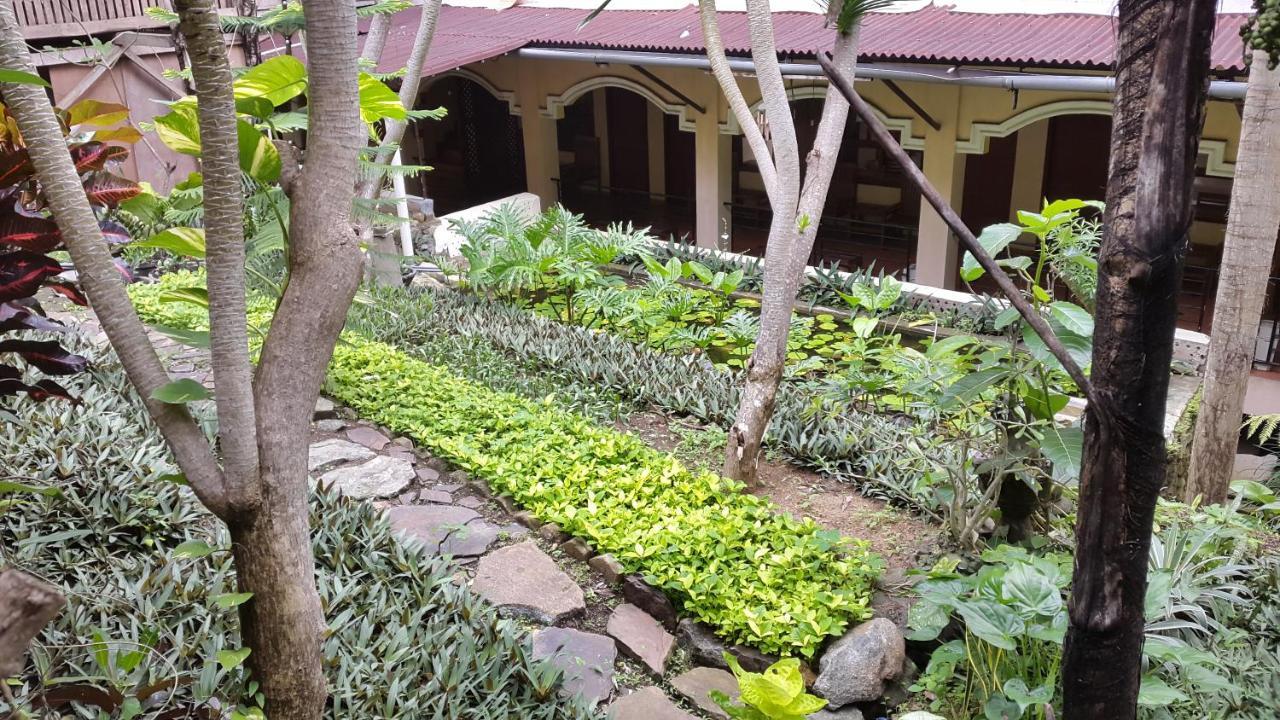 Centro Bajo Hotel&Resto Labuan Bajo Habitación foto